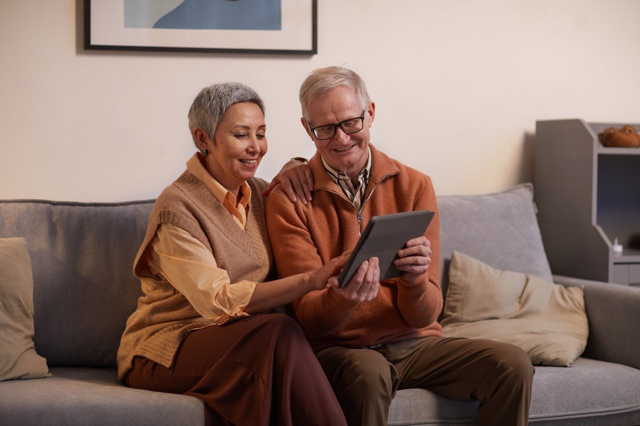 Pareja de ancianos felices